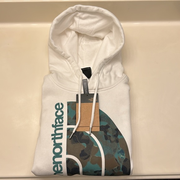 The North Face Men’s Hoodie - Picture 6 of 7